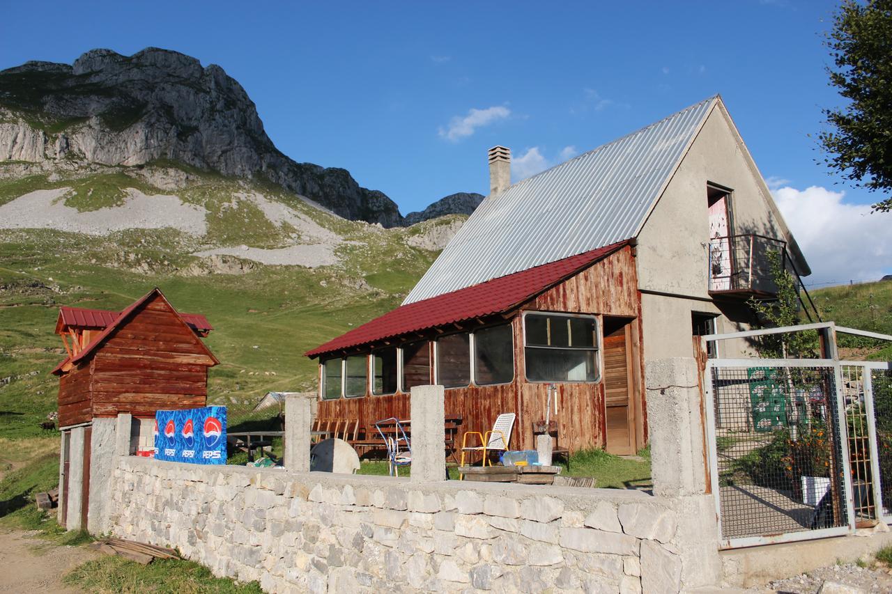 コラシン Rural Household Minic - Kapetanovo Jezeroホステル エクステリア 写真